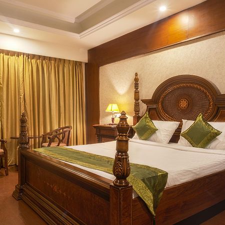 Treebo Trend Grand Plaza Nampally Hyderabad Exterior foto