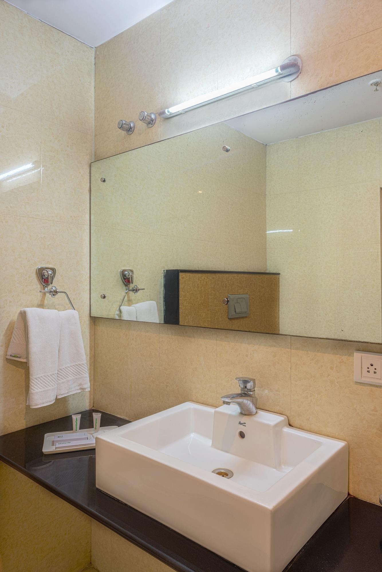 Treebo Trend Grand Plaza Nampally Hyderabad Exterior foto