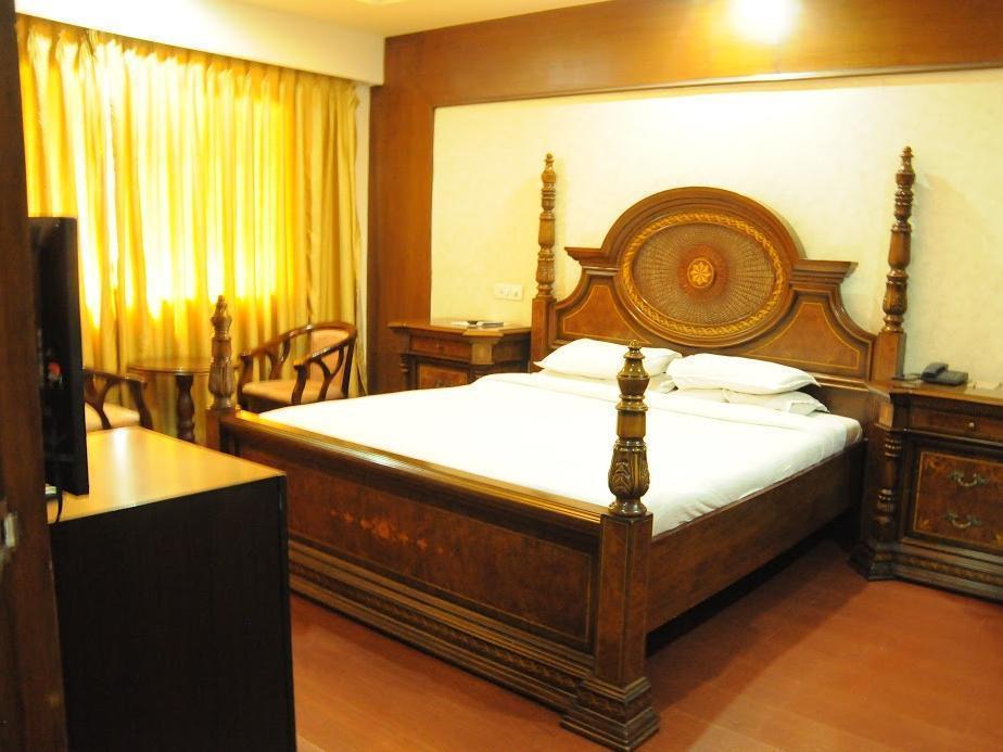 Treebo Trend Grand Plaza Nampally Hyderabad Exterior foto