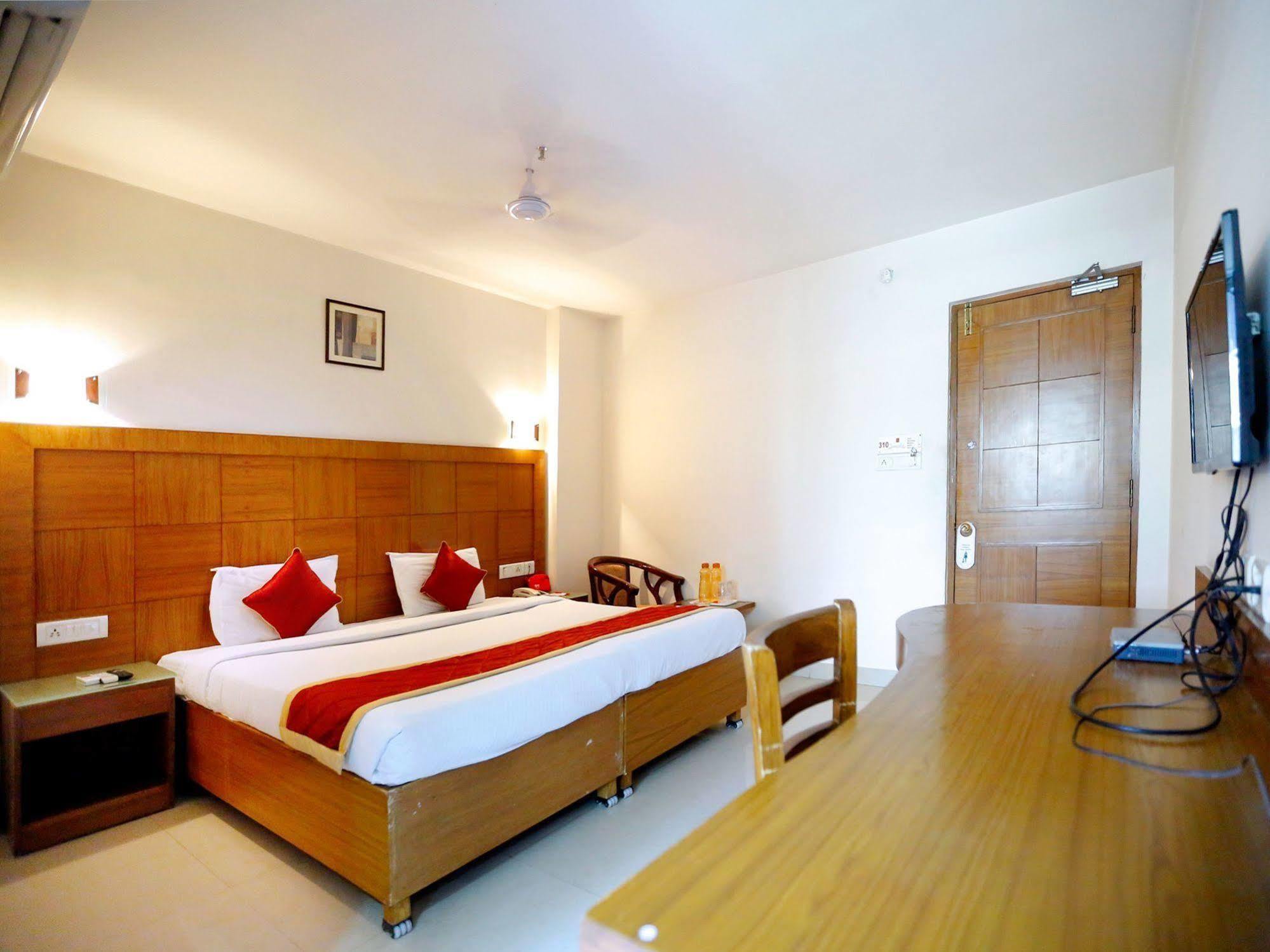Treebo Trend Grand Plaza Nampally Hyderabad Exterior foto