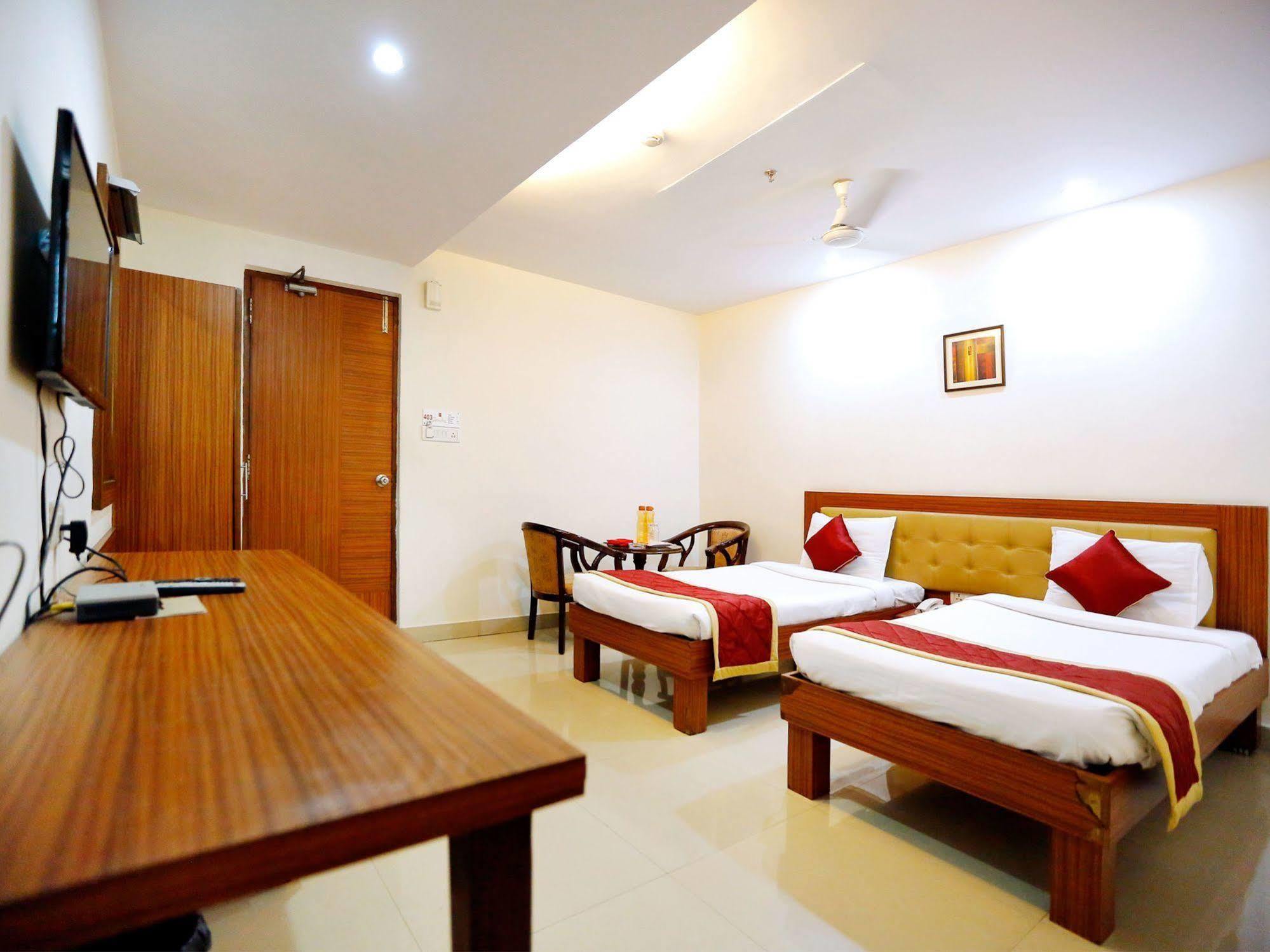 Treebo Trend Grand Plaza Nampally Hyderabad Exterior foto