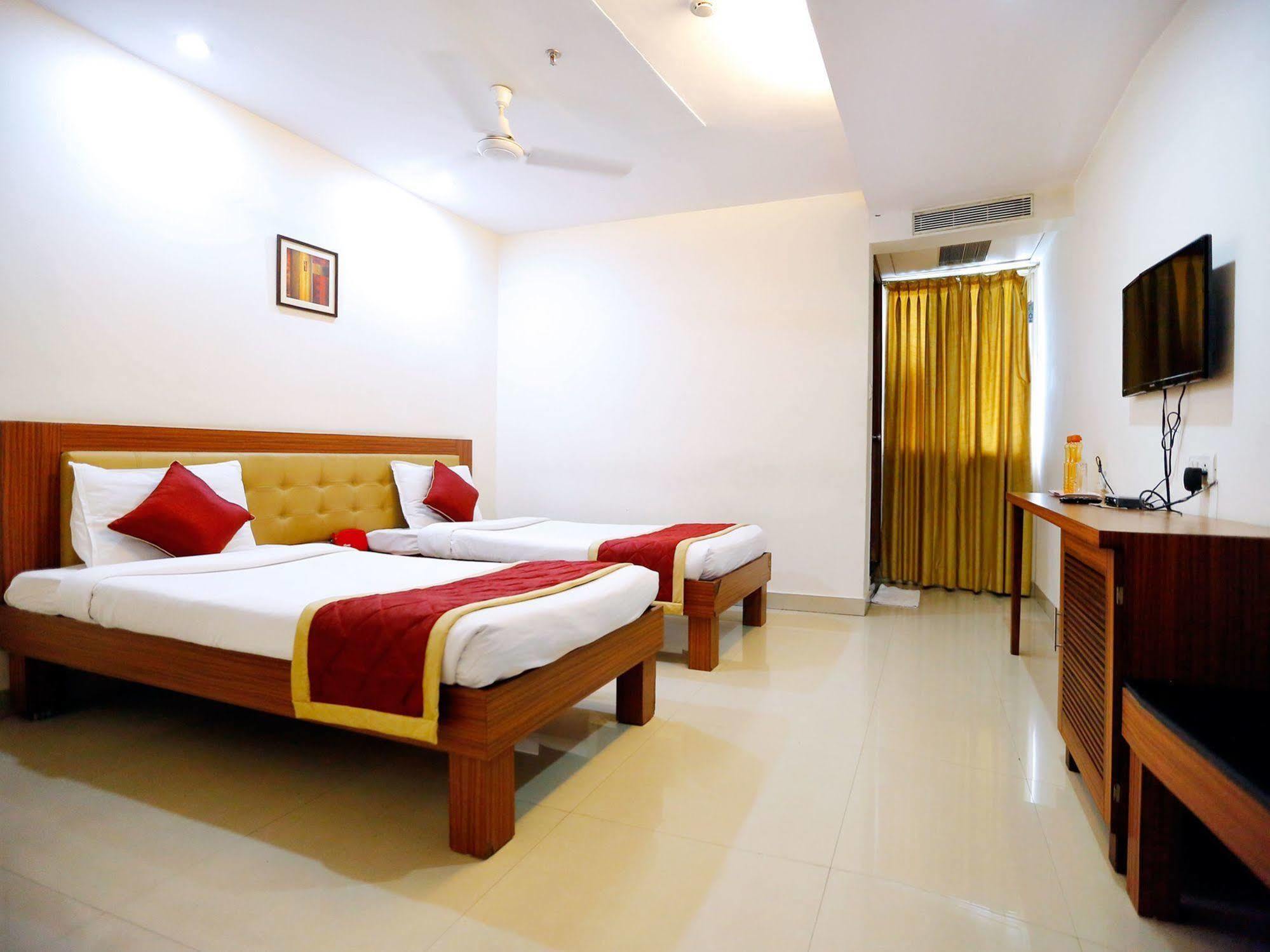 Treebo Trend Grand Plaza Nampally Hyderabad Exterior foto